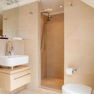 Deluxe one bedroom apartment Robert Adam No 3